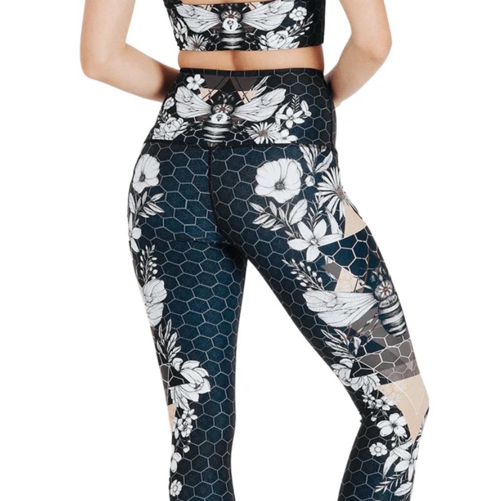Yoga Democracy Beeloved Blackout Workout Set
